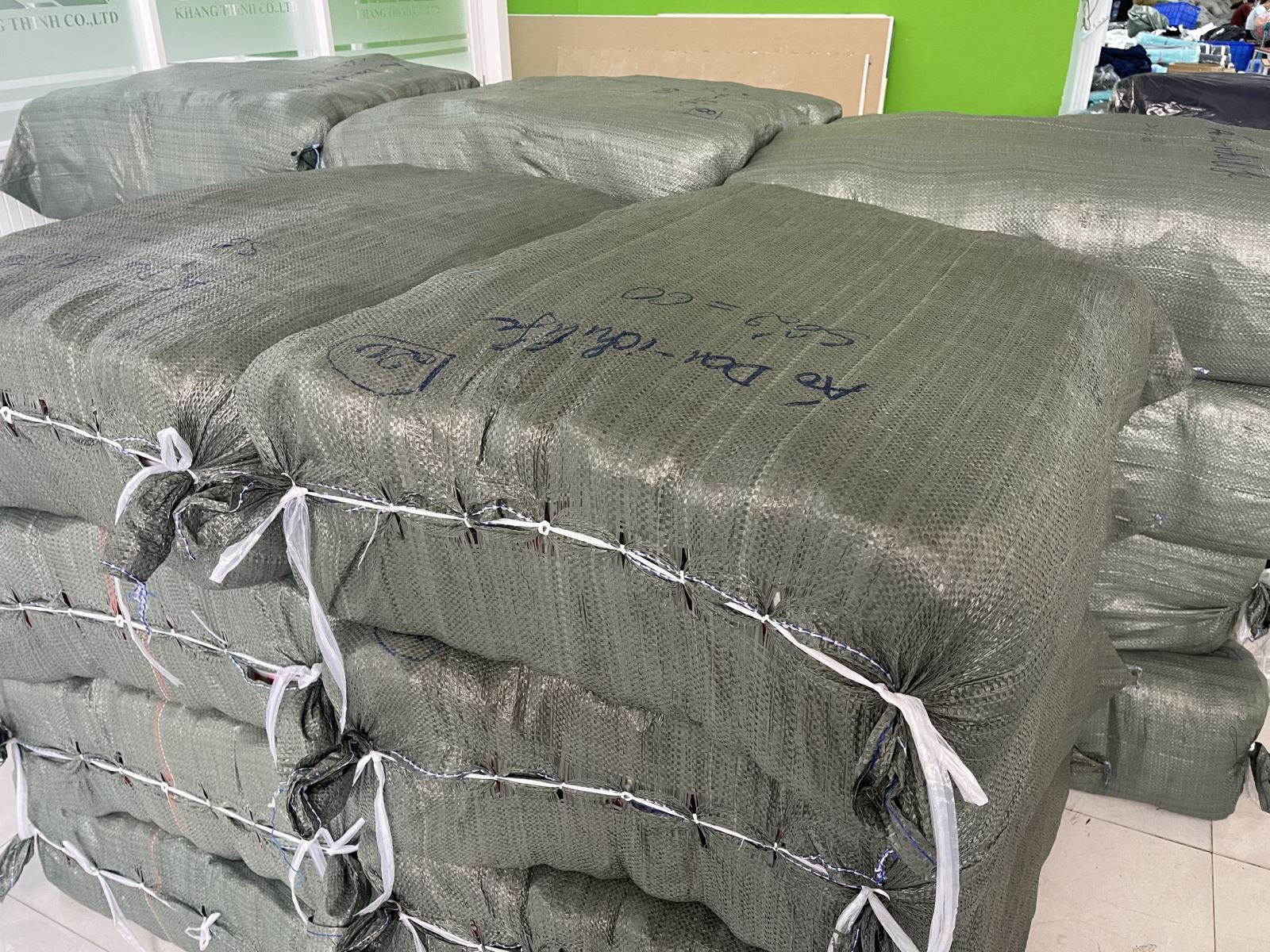 Đặt may áo khoác đồng phục tại TPHCM