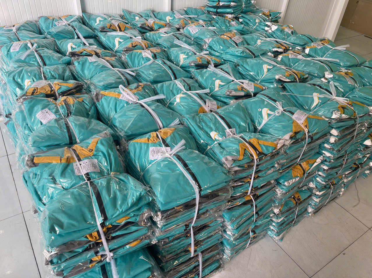 Đặt may áo khoác đồng phục tại TPHCM